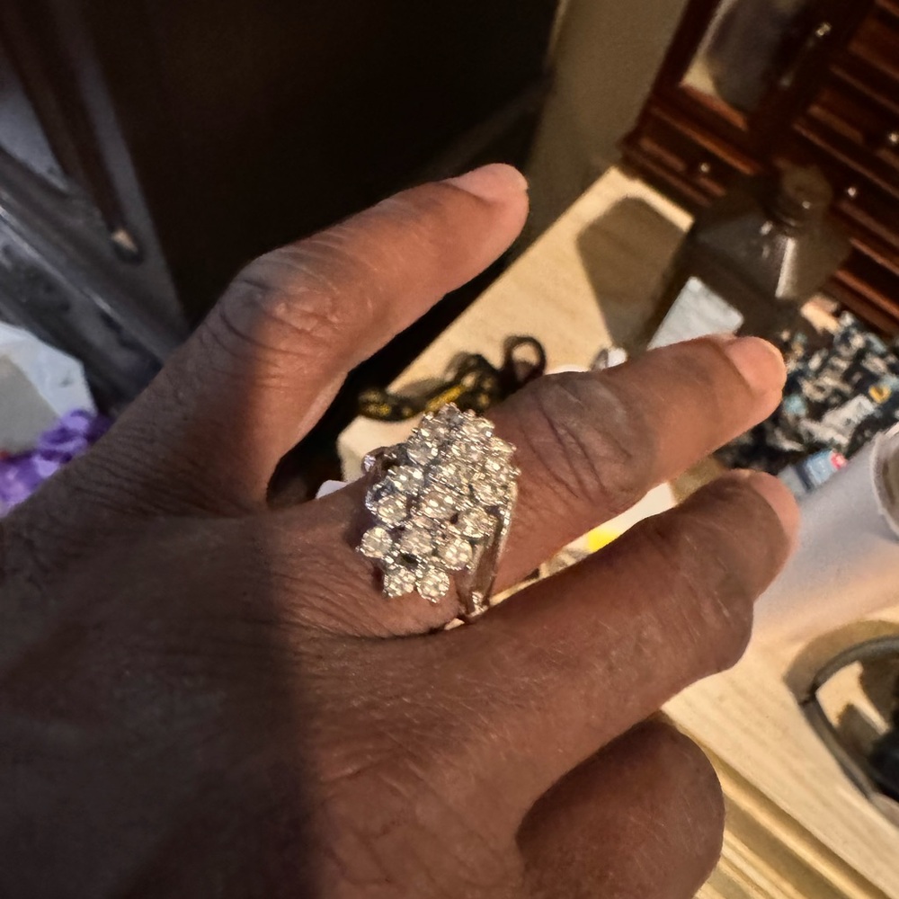 Elegant Silver Cluster Ring